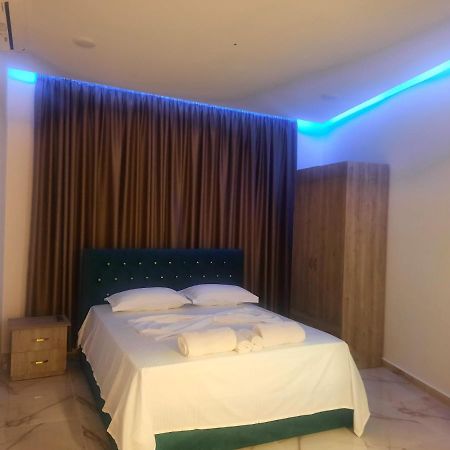 Hotel Megniar Lushnje ภายนอก รูปภาพ