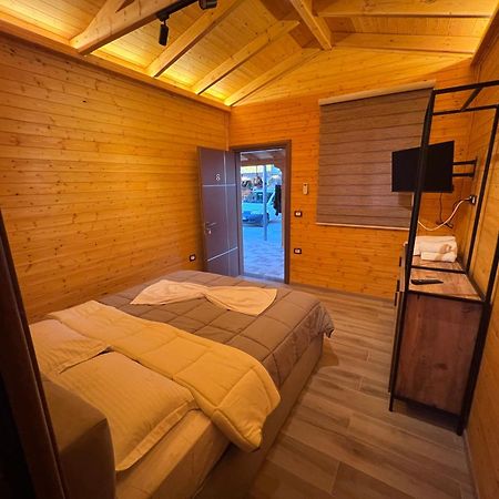 Hotel Megniar Lushnje ภายนอก รูปภาพ