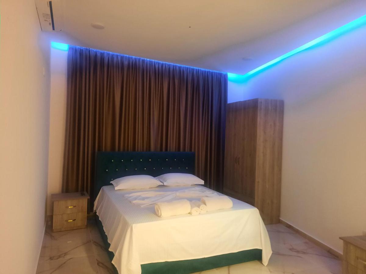 Hotel Megniar Lushnje ภายนอก รูปภาพ