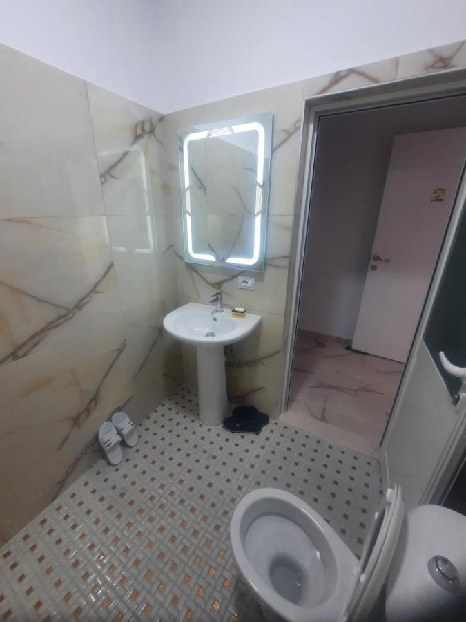 Hotel Megniar Lushnje ภายนอก รูปภาพ