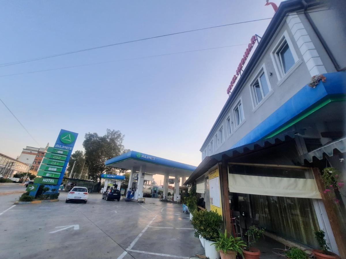 Hotel Megniar Lushnje ภายนอก รูปภาพ