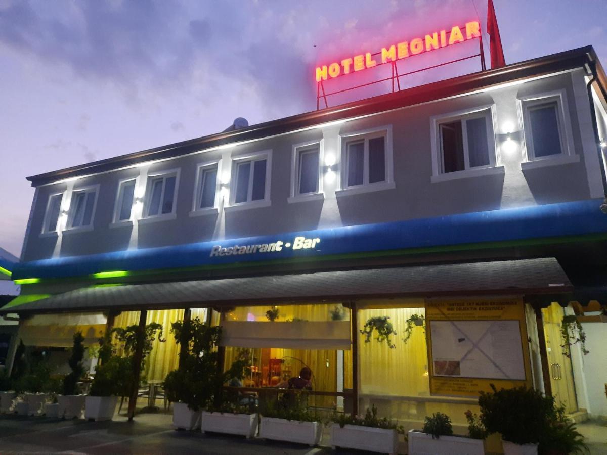Hotel Megniar Lushnje ภายนอก รูปภาพ