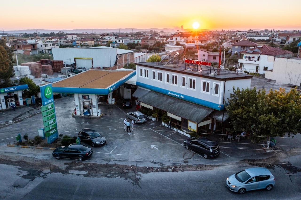Hotel Megniar Lushnje ภายนอก รูปภาพ