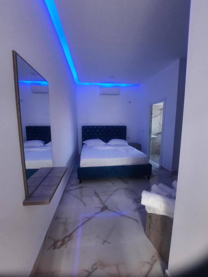 Hotel Megniar Lushnje ภายนอก รูปภาพ