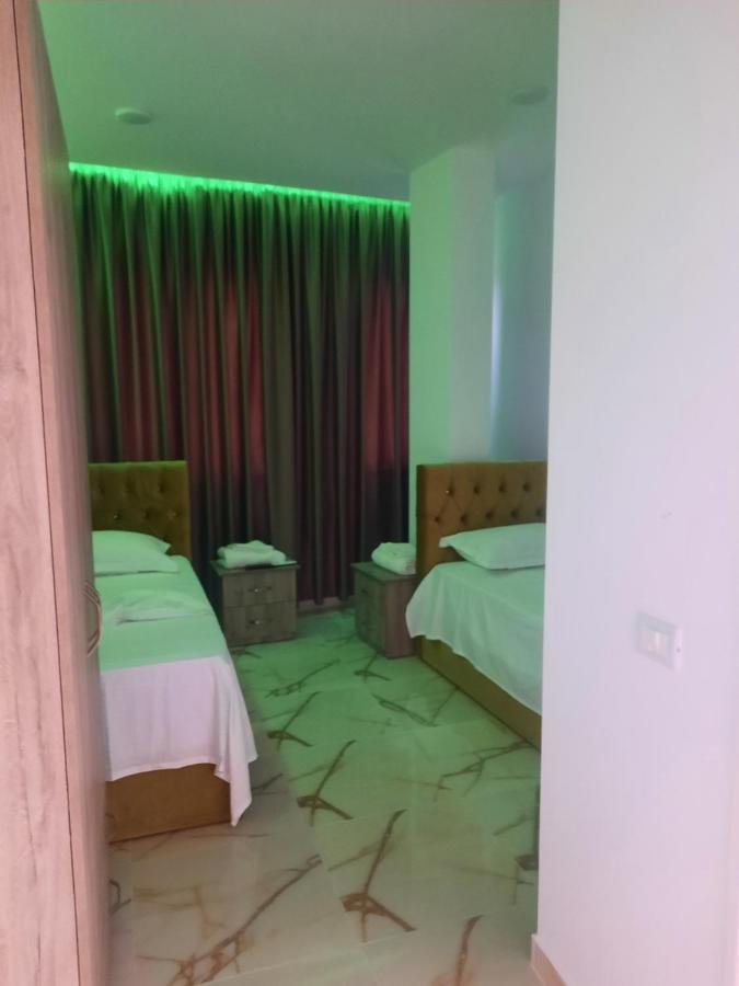 Hotel Megniar Lushnje ภายนอก รูปภาพ