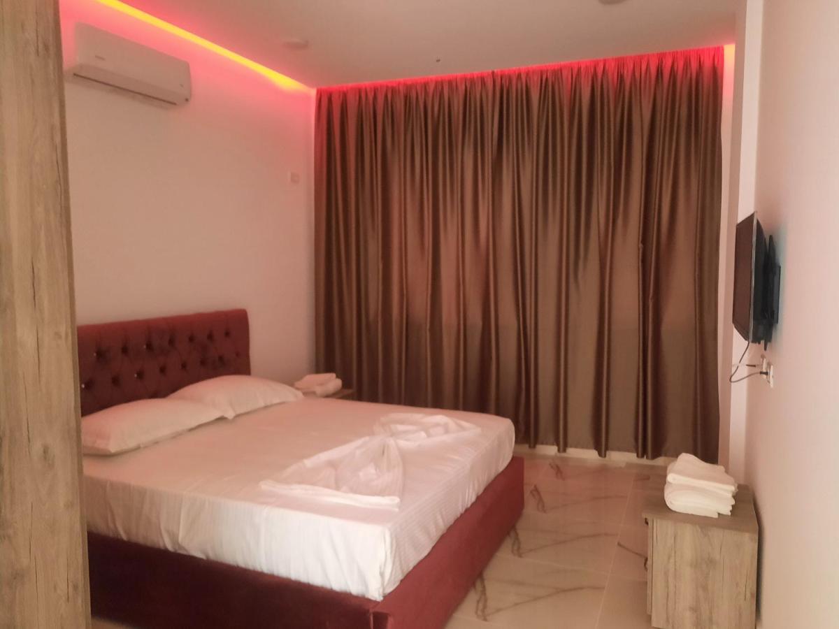 Hotel Megniar Lushnje ภายนอก รูปภาพ