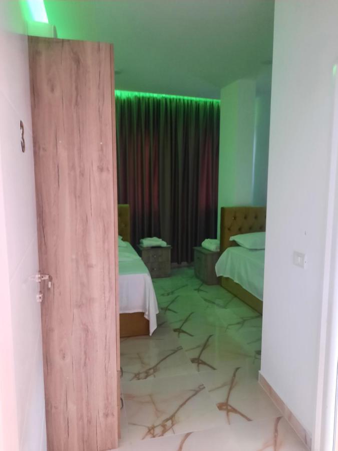 Hotel Megniar Lushnje ภายนอก รูปภาพ