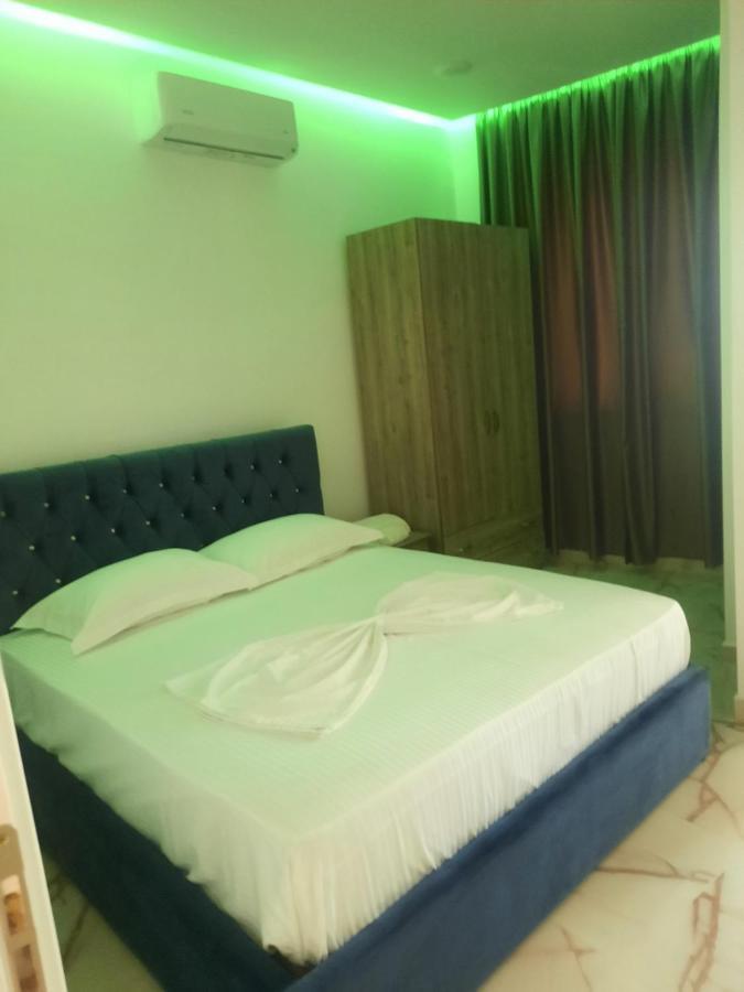 Hotel Megniar Lushnje ภายนอก รูปภาพ