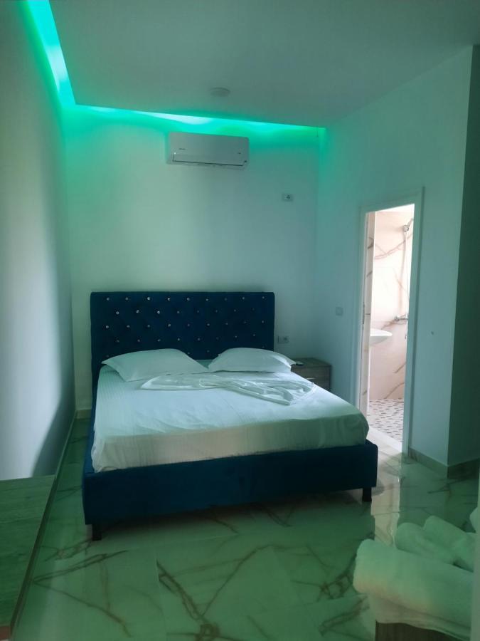 Hotel Megniar Lushnje ภายนอก รูปภาพ