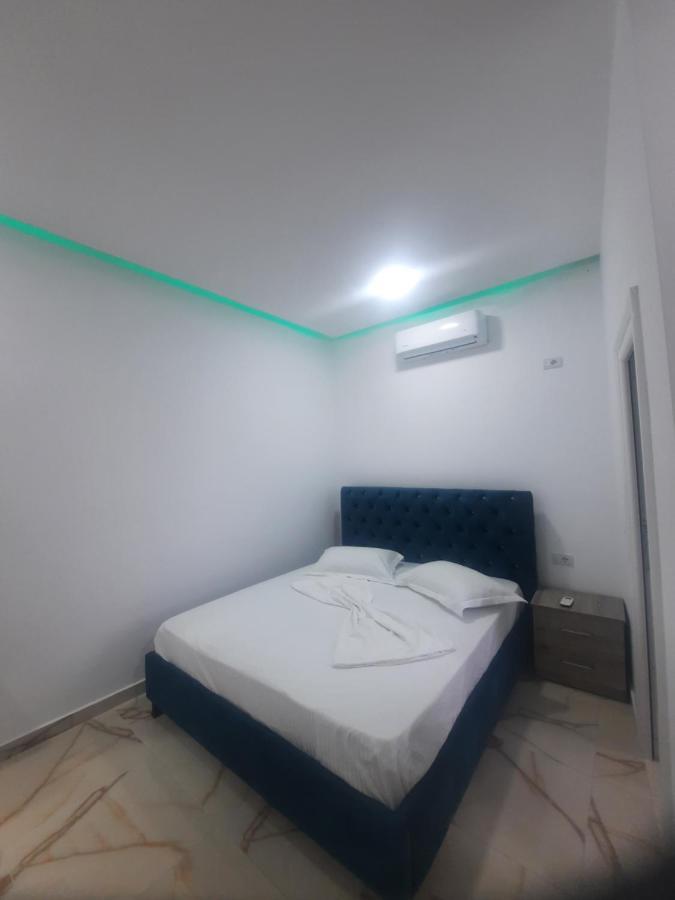 Hotel Megniar Lushnje ภายนอก รูปภาพ