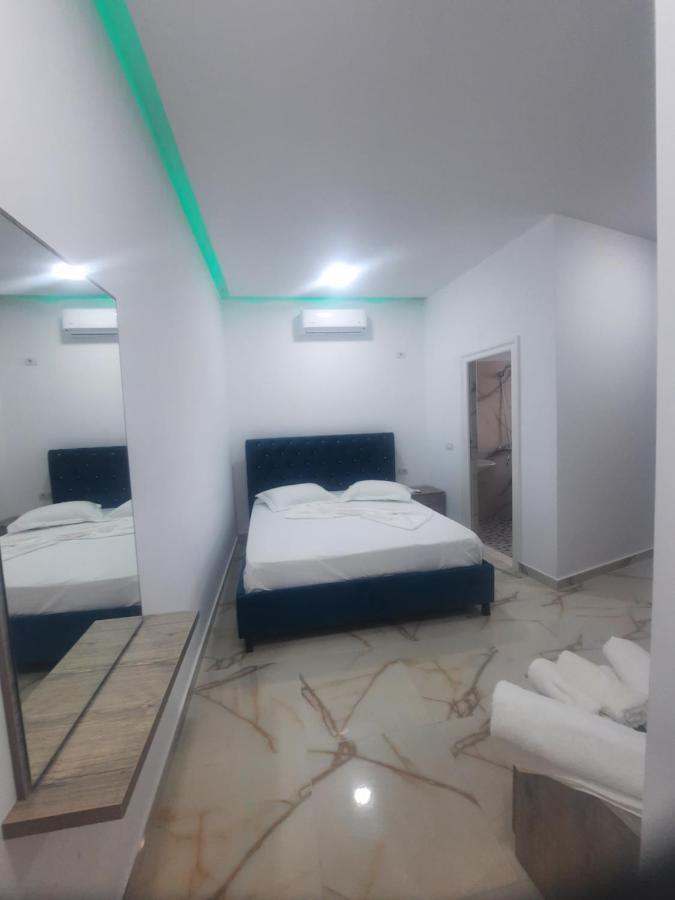 Hotel Megniar Lushnje ภายนอก รูปภาพ