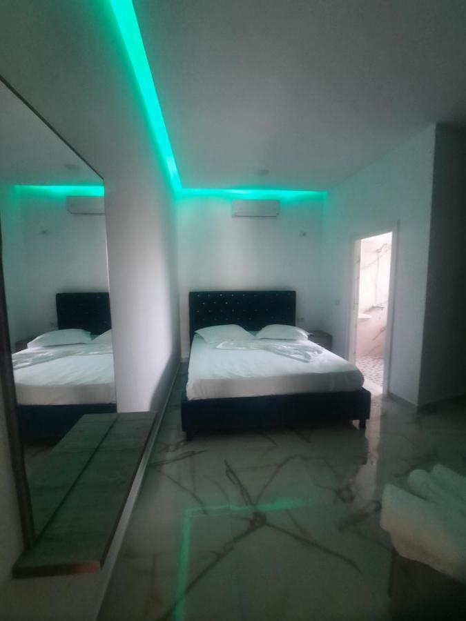 Hotel Megniar Lushnje ภายนอก รูปภาพ