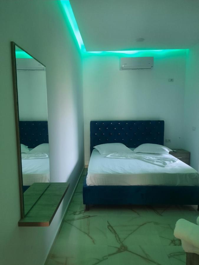 Hotel Megniar Lushnje ภายนอก รูปภาพ