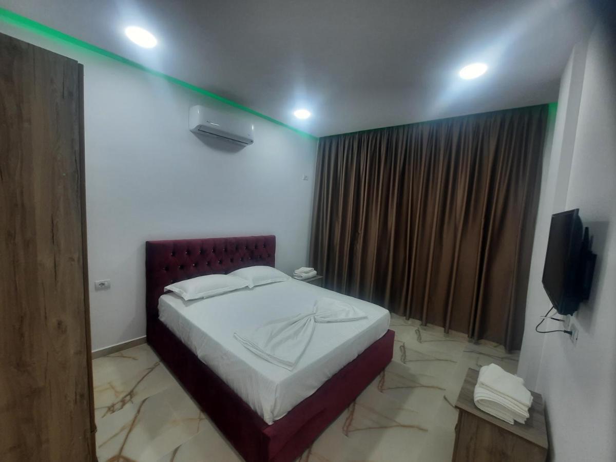 Hotel Megniar Lushnje ภายนอก รูปภาพ