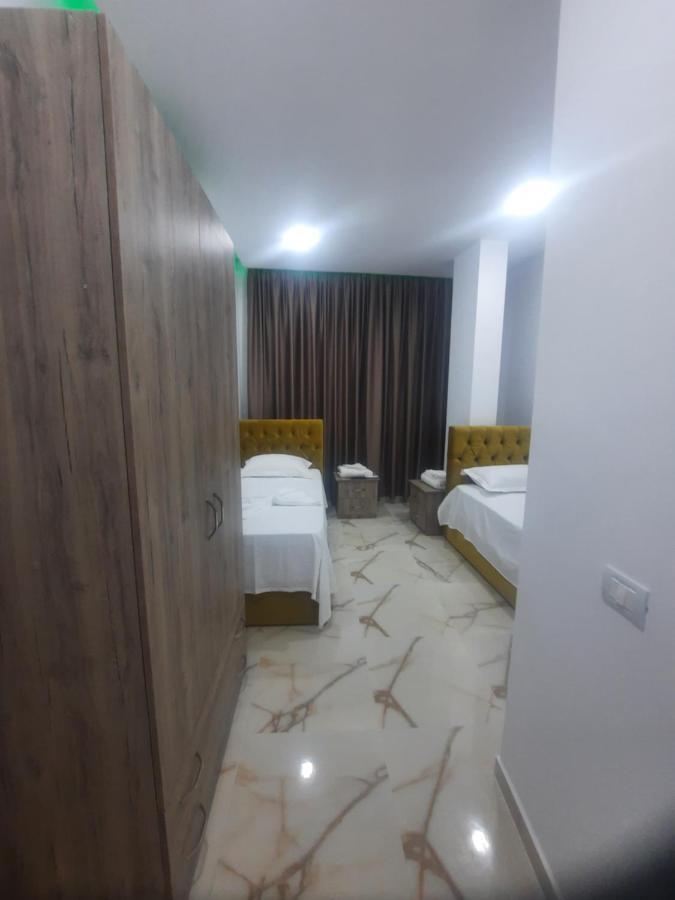 Hotel Megniar Lushnje ภายนอก รูปภาพ