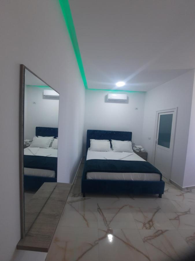 Hotel Megniar Lushnje ภายนอก รูปภาพ